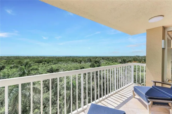 6585  Nicholas  BLVD, Naples, FL 34108