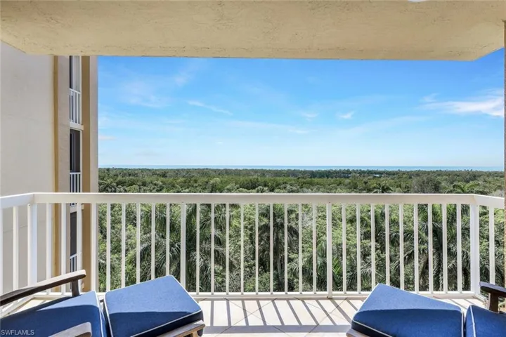 6585  Nicholas  BLVD, Naples, FL 34108