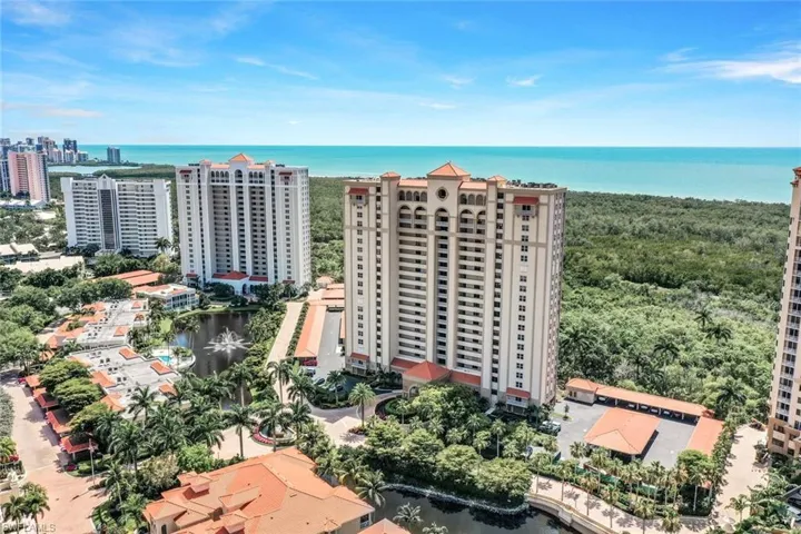 6585  Nicholas  BLVD, Naples, FL 34108