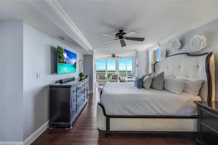 6585  Nicholas  BLVD, Naples, FL 34108