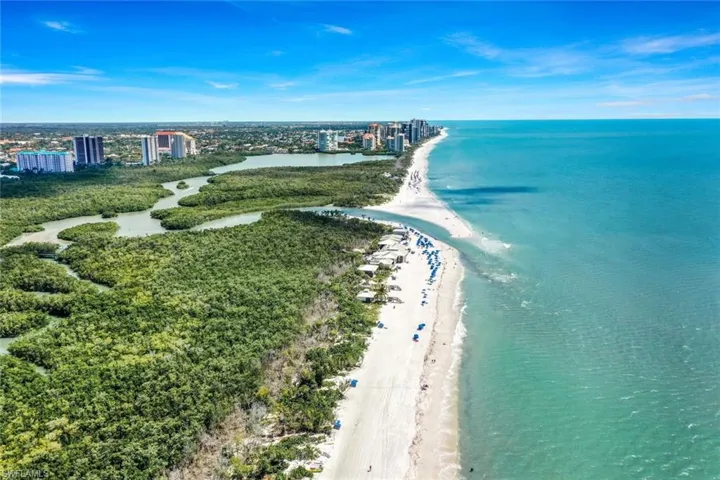 6585  Nicholas  BLVD, Naples, FL 34108