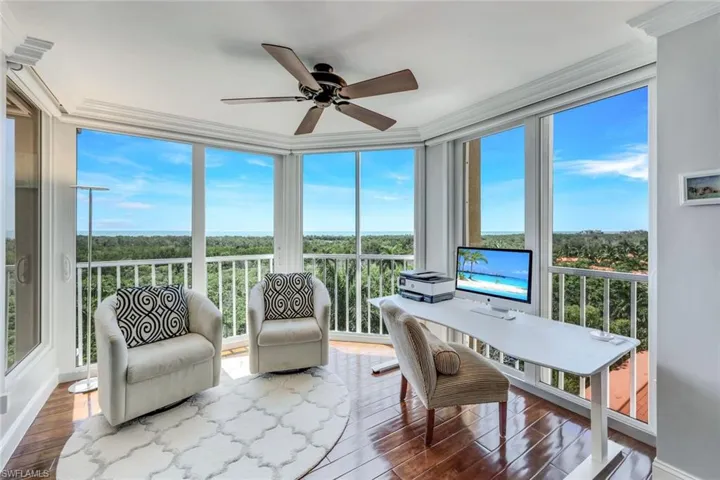 6585  Nicholas  BLVD, Naples, FL 34108