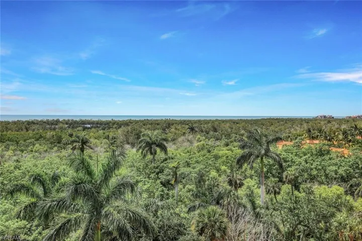 6585  Nicholas  BLVD, Naples, FL 34108