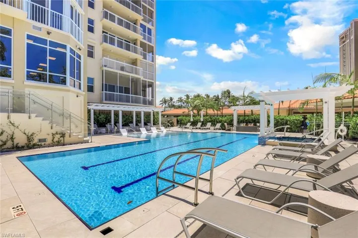 6585  Nicholas  BLVD, Naples, FL 34108