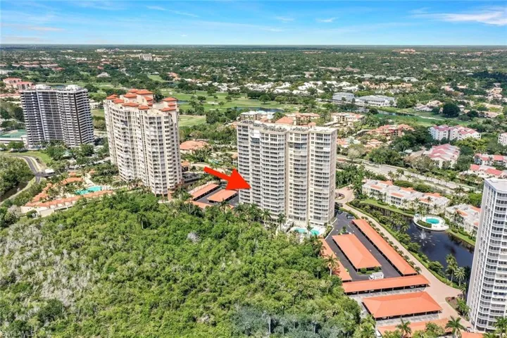 6585  Nicholas  BLVD, Naples, FL 34108