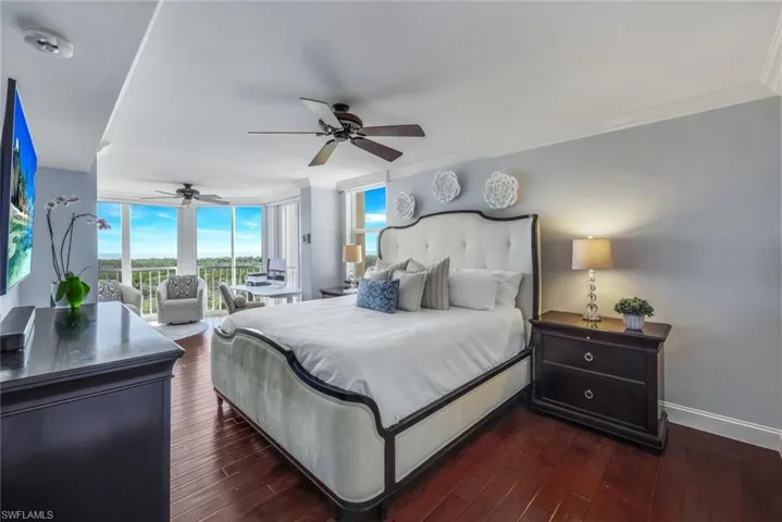 6585  Nicholas  BLVD, Naples, FL 34108