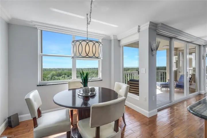 6585  Nicholas  BLVD, Naples, FL 34108
