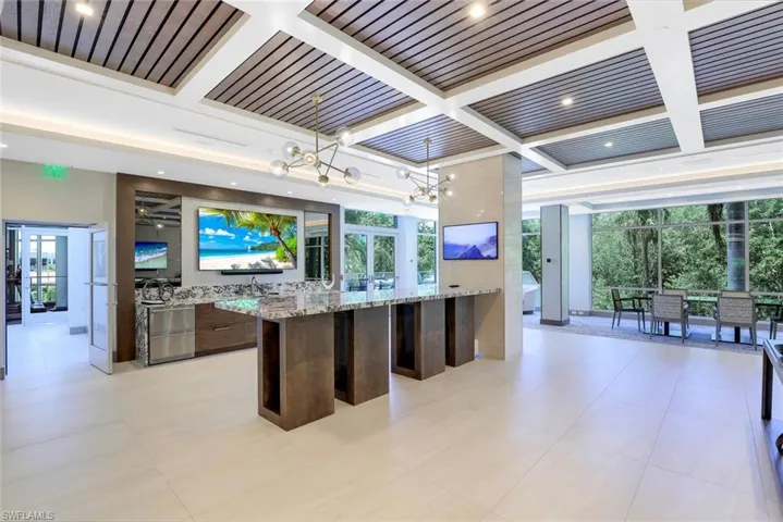 6585  Nicholas  BLVD, Naples, FL 34108