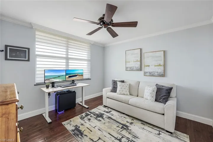 6585  Nicholas  BLVD, Naples, FL 34108