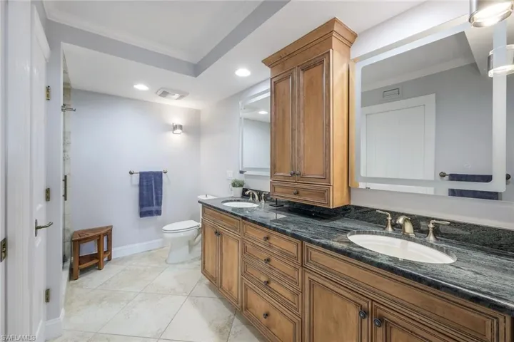 6585  Nicholas  BLVD, Naples, FL 34108