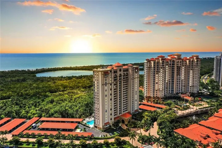6585  Nicholas  BLVD, Naples, FL 34108