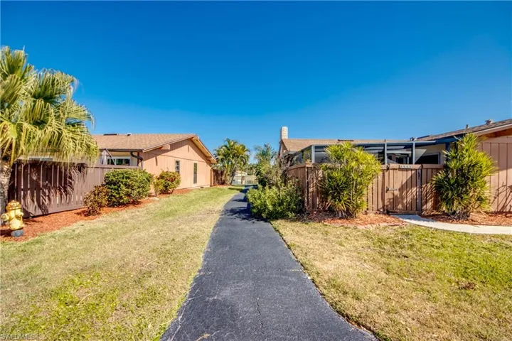6406  Royal Woods  DR, Fort Myers, FL 33908