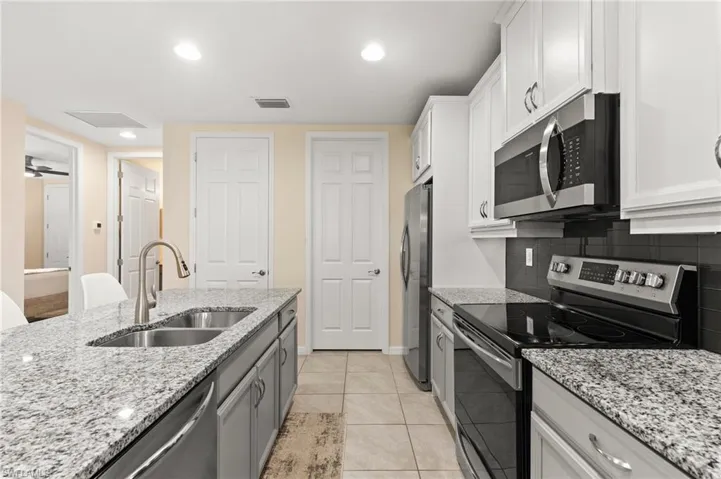 14888  Edgewater  CIR, Naples, FL 34114