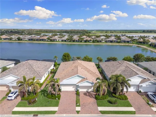 14888  Edgewater  CIR, Naples, FL 34114