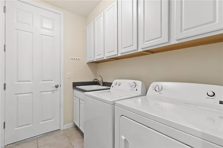 14888  Edgewater  CIR, Naples, FL 34114