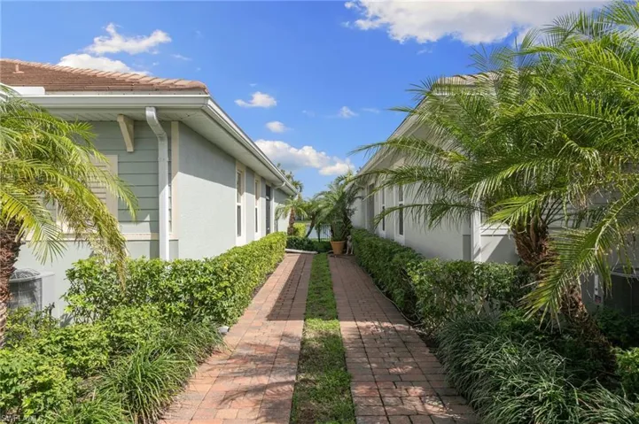 14888  Edgewater  CIR, Naples, FL 34114