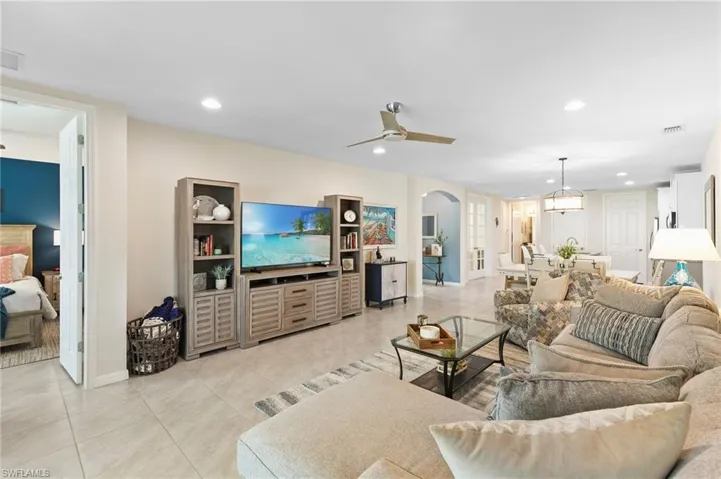 14888  Edgewater  CIR, Naples, FL 34114