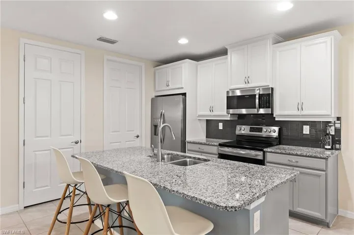 14888  Edgewater  CIR, Naples, FL 34114