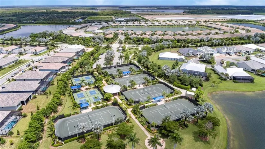 14888  Edgewater  CIR, Naples, FL 34114