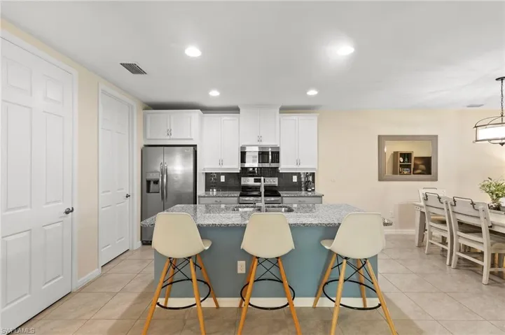 14888  Edgewater  CIR, Naples, FL 34114