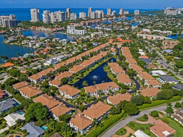 Location of Colonade in Park Shore