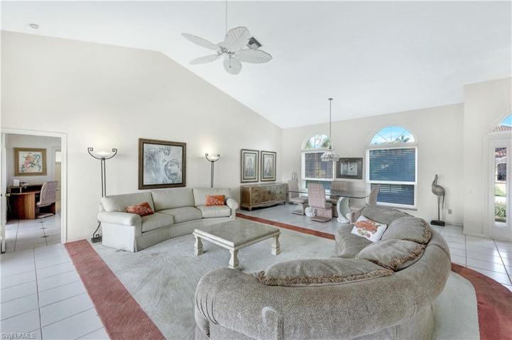 1726  Hummingbird  CT, MARCO ISLAND, FL 34145