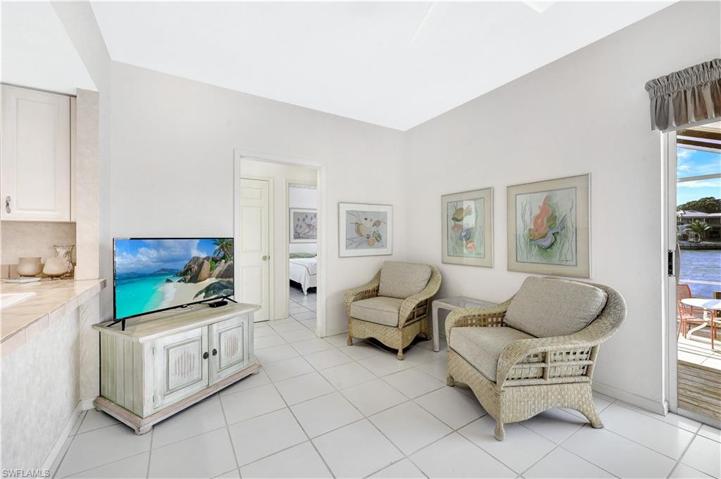 1726  Hummingbird  CT, MARCO ISLAND, FL 34145