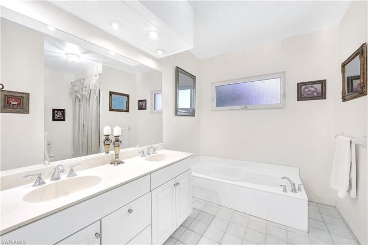1726  Hummingbird  CT, MARCO ISLAND, FL 34145