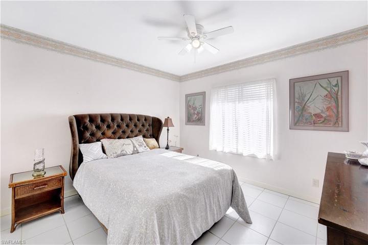 1726  Hummingbird  CT, MARCO ISLAND, FL 34145