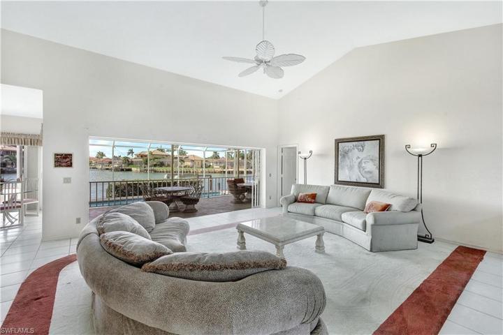 1726  Hummingbird  CT, MARCO ISLAND, FL 34145