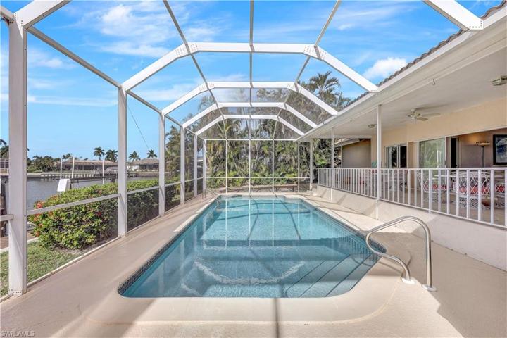 1726  Hummingbird  CT, MARCO ISLAND, FL 34145