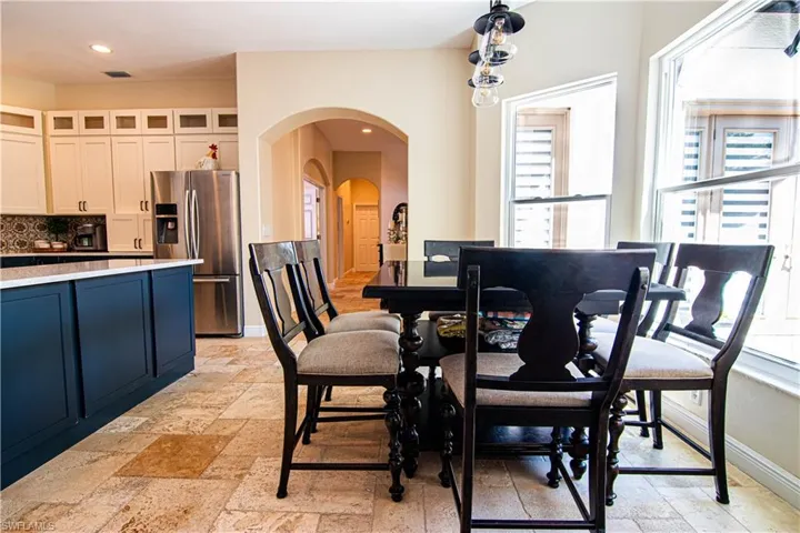Family dining in this "eat-in" kitchen is a pleasure!