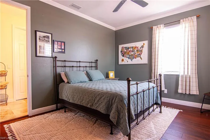 Guest bedroom 2 on 2nd floor