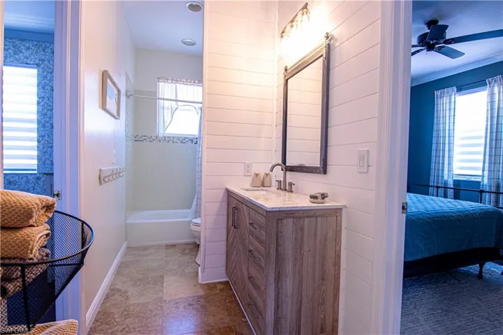Jack & Jill full bathroom for guest bedrooms 2&3