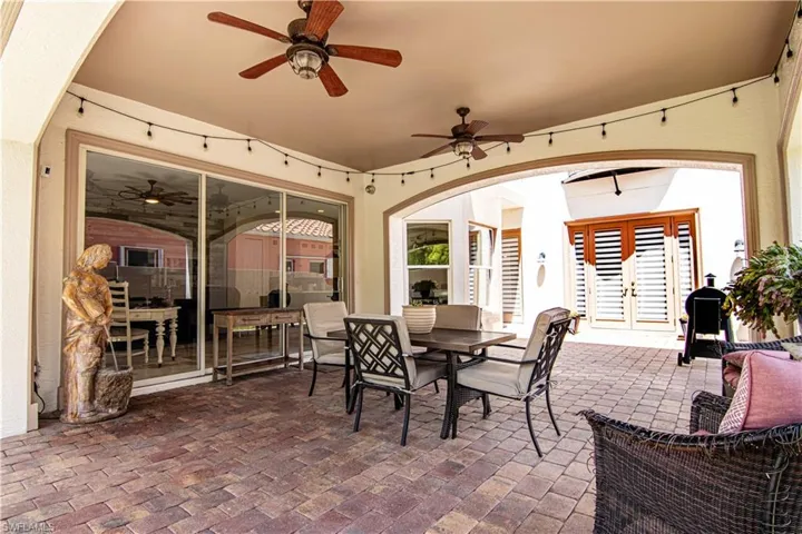 Perfect area to entertain family and friends!