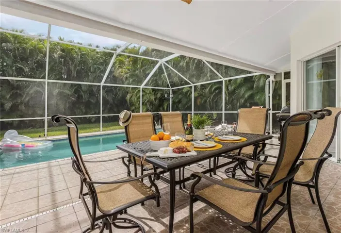 1537 Vintage Ln, Naples, Florida 34104