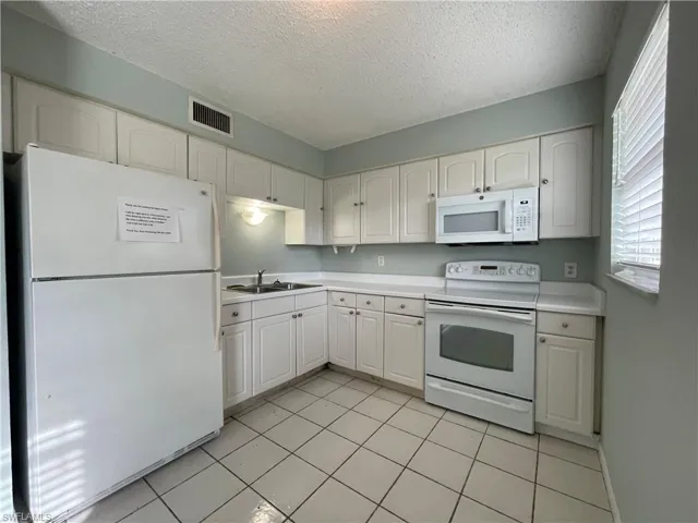 3325  Airport N RD, Naples, FL 34105