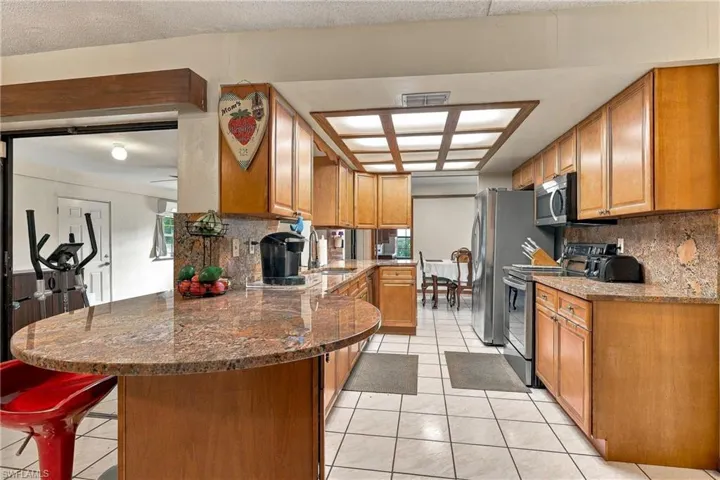 2225 Se 2nd St, Cape Coral, Florida 33990