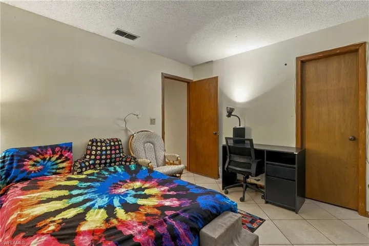 2225 Se 2nd St, Cape Coral, Florida 33990
