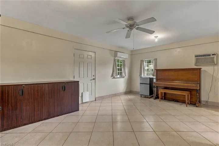 2225 Se 2nd St, Cape Coral, Florida 33990