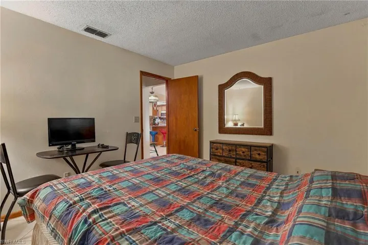 2225 Se 2nd St, Cape Coral, Florida 33990