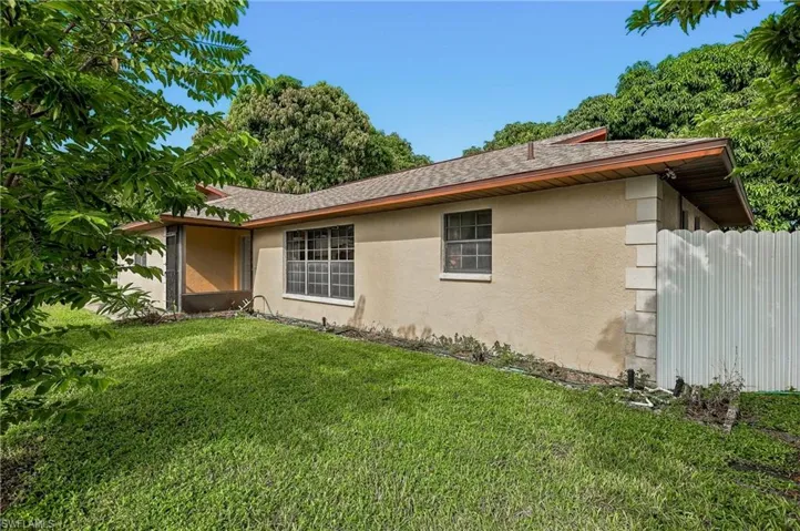 2225 Se 2nd St, Cape Coral, Florida 33990