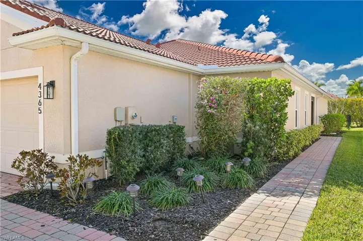 4365 Dutchess Park Rd, Fort Myers, Florida 33916