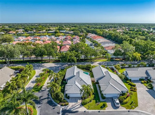 118  Fountain  CIR, Naples, FL 34119