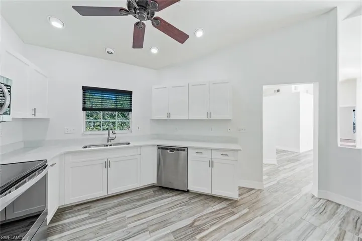 118  Fountain  CIR, Naples, FL 34119