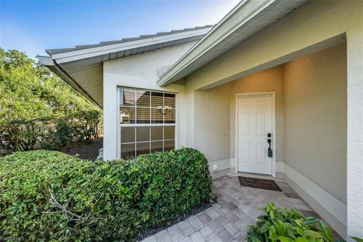118  Fountain  CIR, Naples, FL 34119