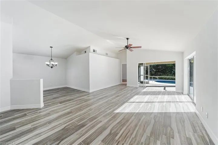 118  Fountain  CIR, Naples, FL 34119