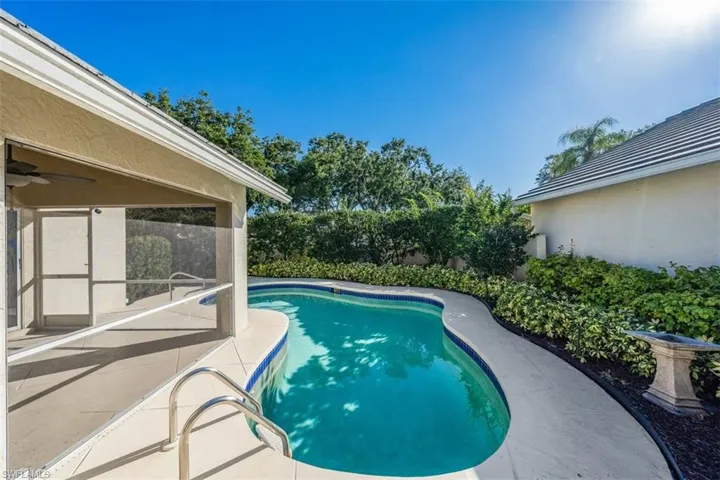 118  Fountain  CIR, Naples, FL 34119