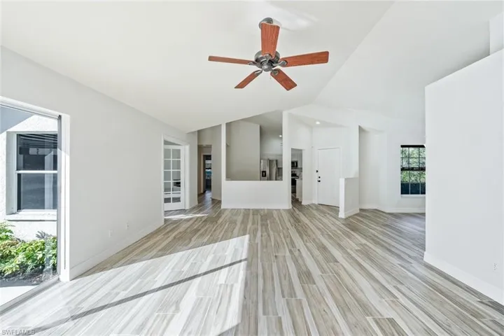 118  Fountain  CIR, Naples, FL 34119
