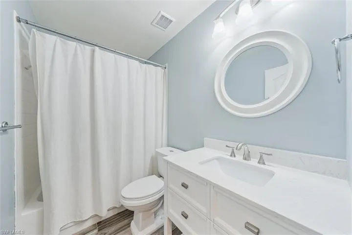 118  Fountain  CIR, Naples, FL 34119